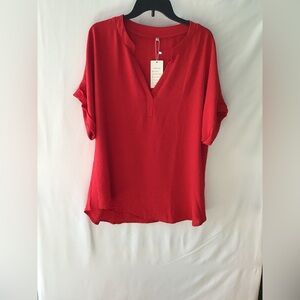 Relaxed V-Neck Short Sleeve Tunic Top in Red